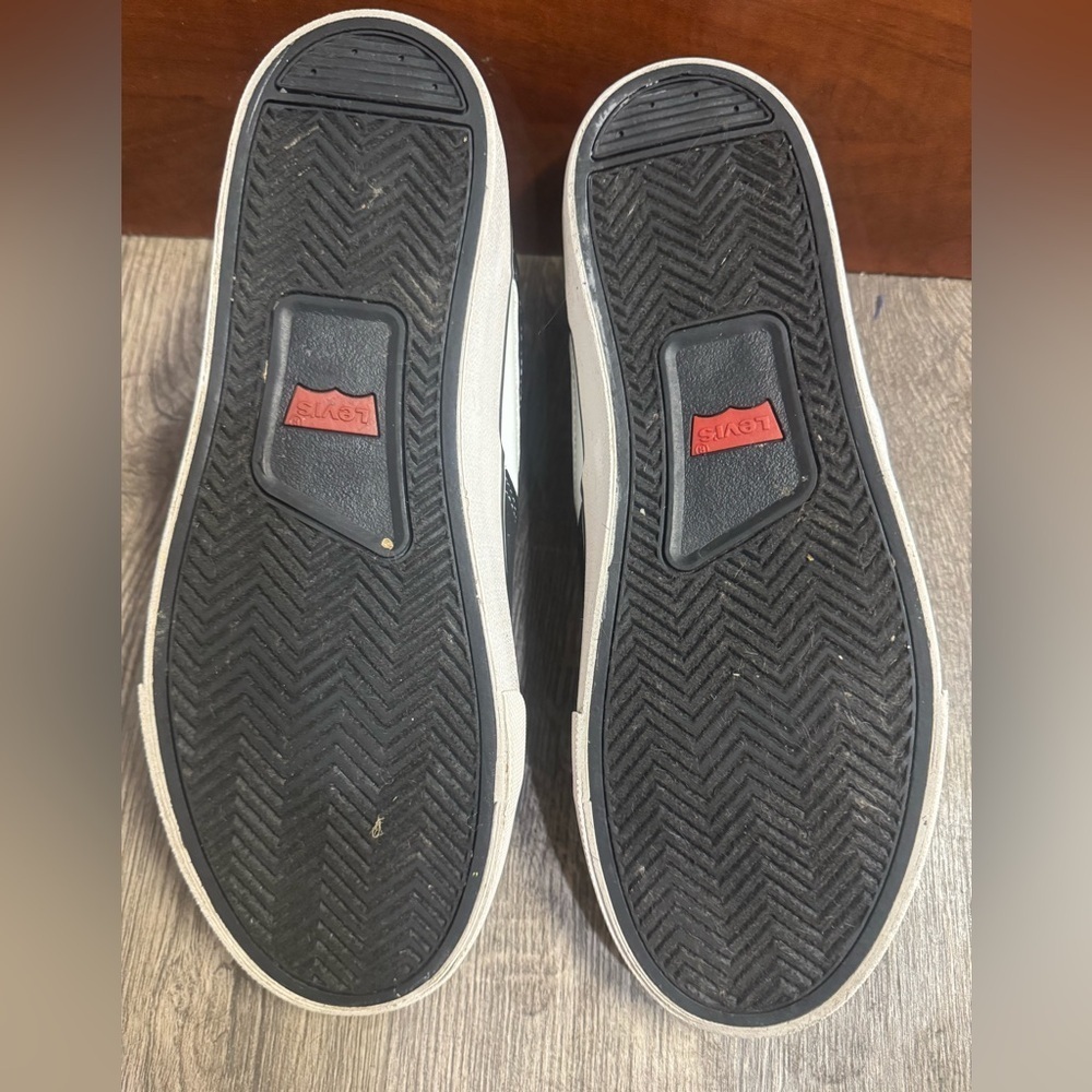 Levi's Men's Black and White Casual Sneakers - Picture 9 of 11